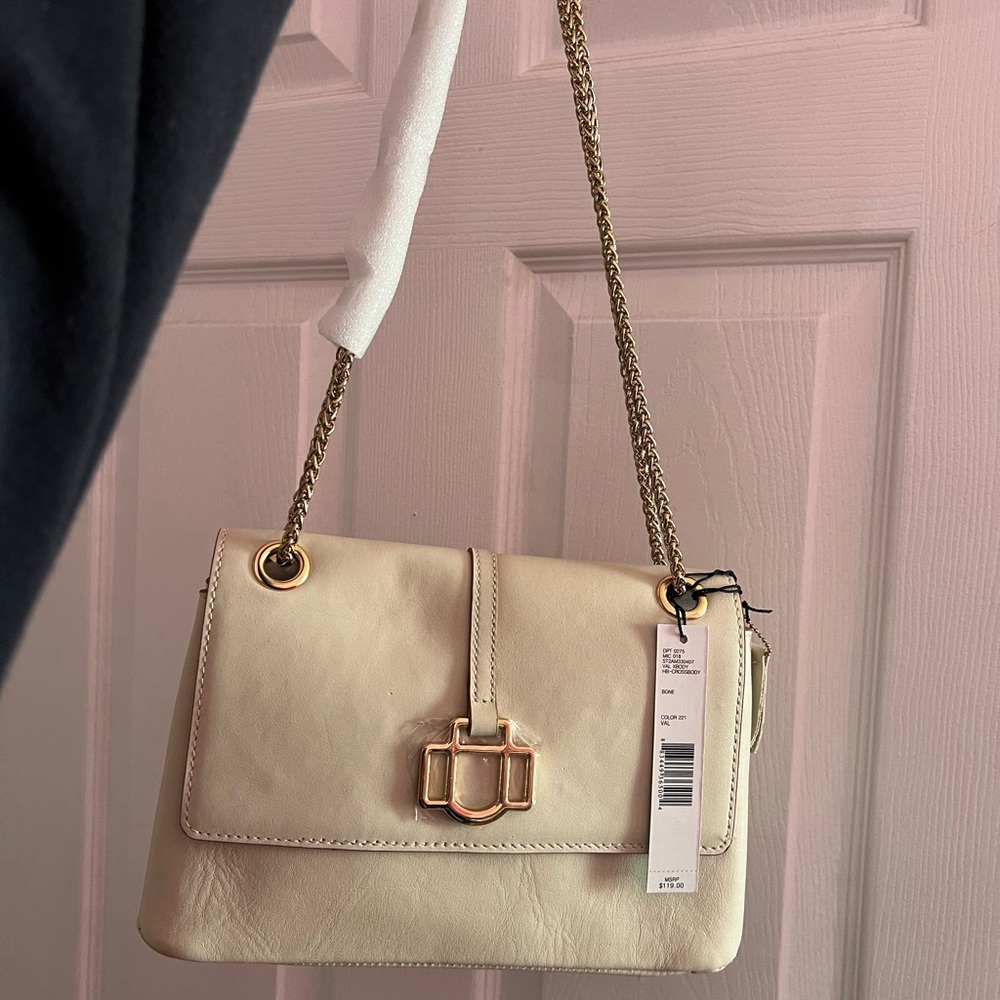 Chic Cream Shoulder Bag with Gold Chain